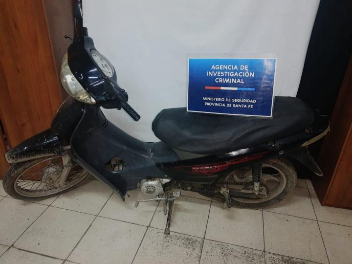 Santo Tomé: Realizan allanamiento y detienen a una persona implicada en el robo de una moto 