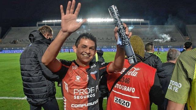Pulga Rodríguez dejará Colón y volverá a Atlético Tucumán 