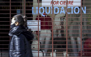 La desocupación fue del 10,2% en el primer trimestre y hay 1,3 millones de desempleados, según el INDEC