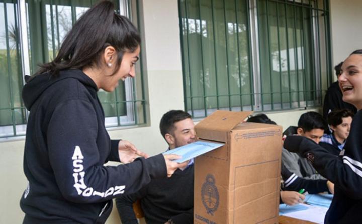 Santa Fe tiene voto joven: se incorporan más de 80.000 jóvenes a los padrones provinciales 