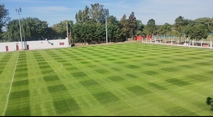 Visita del Club Atlético Talleres a Independiente Santo tomé en busca de jugadores 