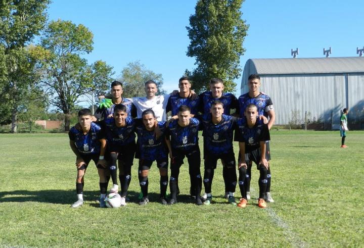 Fútbol por el ascenso: Academia Andrés Cabrera perdió pero sigue arriba del campeonato