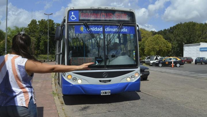 UTA anunció un aumento del 37.8 por ciento para choferes de colectivos del interior del país