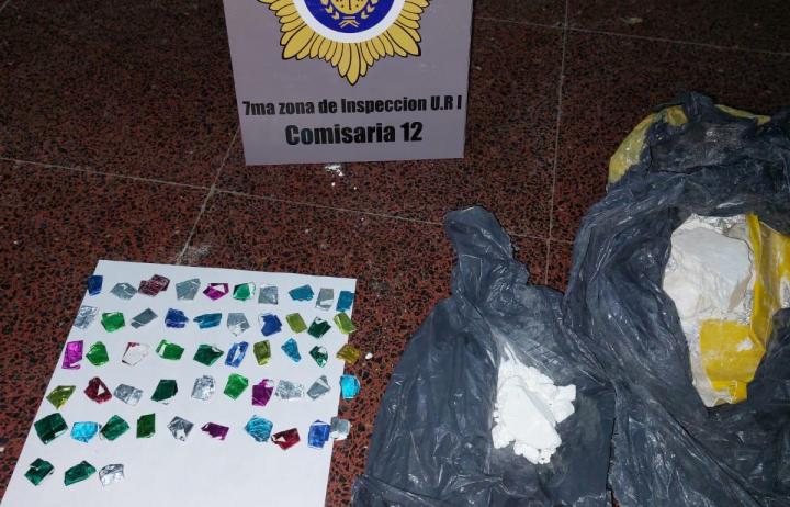 Se entregó voluntariamente a la policía con material estupefaciente