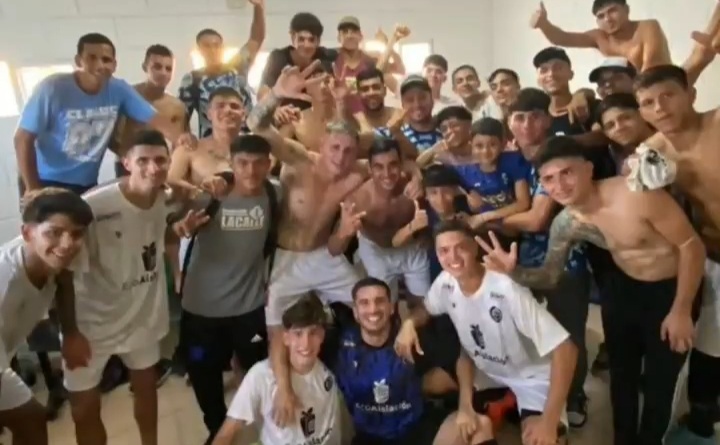 Fútbol por el ascenso: Academia Andrés Cabrera y Atenas ganaron sus respectivos  encuentros y se mantienen cerca de la punta 