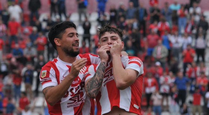 Unión venció 2-0 a Gimnasia y sumó su tercer triunfo consecutivo 