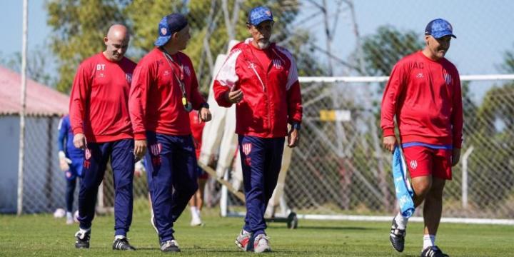 Méndez piensa en dos variantes para visitar a Newell´s 