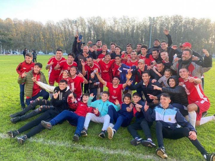 Liga santafesina:  En duelo de punteros, Independiente Santo Tomé derrotó a UNL y se mantiene como líder