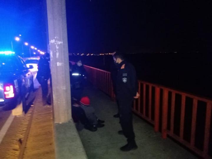 Un hombre intentó arrojarse desde el Puente Carretero 