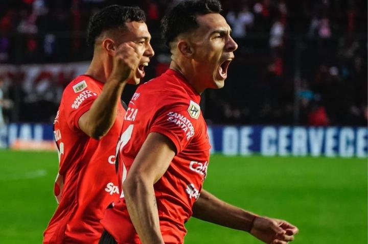 Desde las 16:30, Colón recibe a Belgrano en busca de levantar cabeza
