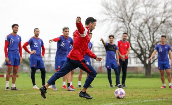 El reemplazante de Machuca, la única duda que tiene Kily González