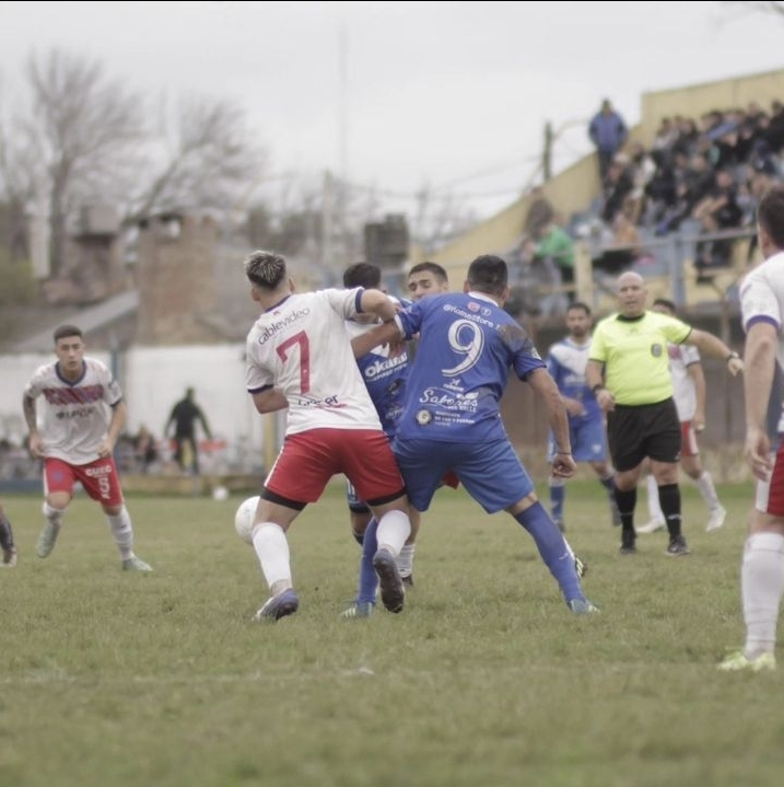 Ascenso liguista: El líder del campeonato Vecinal Gálvez recibirá a Atenas, donde ambos buscarán quedarse con la victoria 