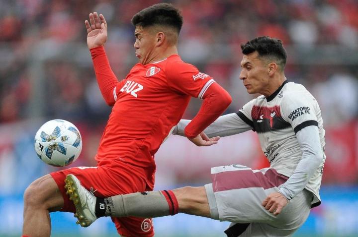 Colón venció 1-0 a Independiente y ganó un duelo clave 