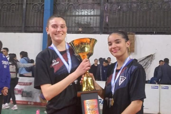Argentino Sub 14 de Voley: las santotomesinas Oldani y Bruera campeonas con Santa Fe