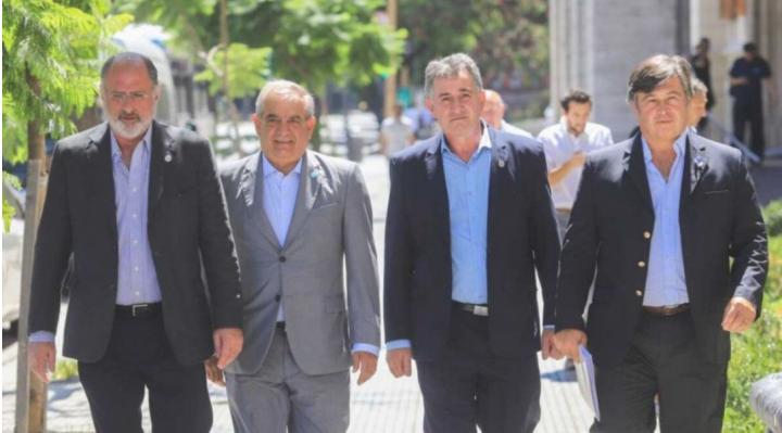 En medio del conflicto por la carne, el campo comenzó a reunirse con gobernadores