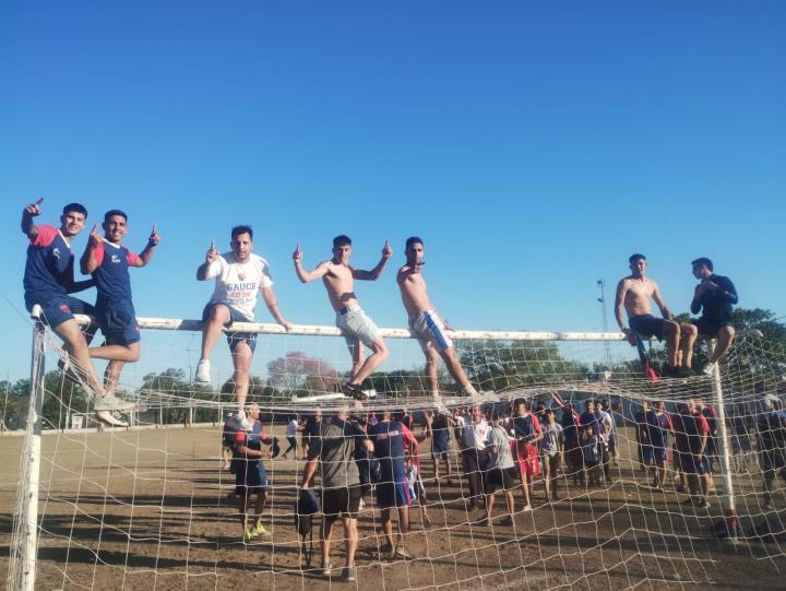 Liga Santafesina: Vecinal Gálvez coronó el certamen obteniendo el campeonato de primera división B