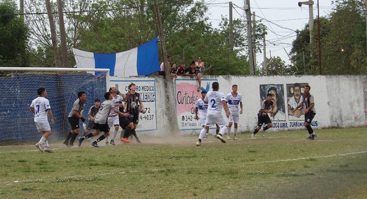 Atenas ganó y quedó a sólo un punto de Academia Cabrera, en la lucha por el segundo ascenso