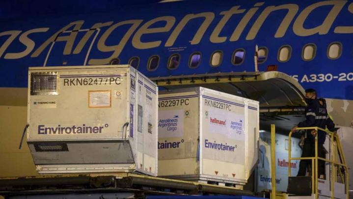 Llegó el vuelo de Aerolíneas del megaoperativo para traer vacunas de China