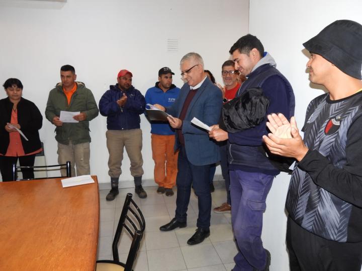 Sauce Viejo: Se efectivizó el ansiado pase a planta de 19 empleados municipales de distintas áreas