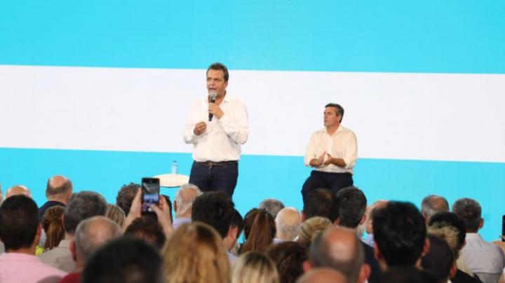 El ministro Massa se reunió con empresarios e industriales juntos al gobernador Perotti