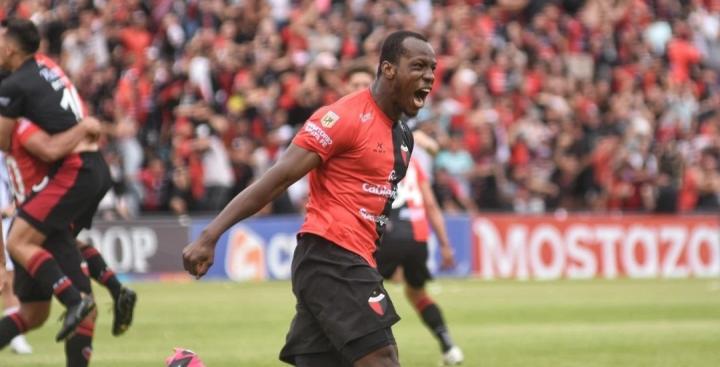 Colón goleó a Talleres y sumó tres puntos claves