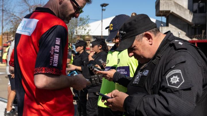 El Ministerio de Seguridad diagrama el operativo para el partido de fútbol entre Colón y Gimnasia y Esgrima de la Plata