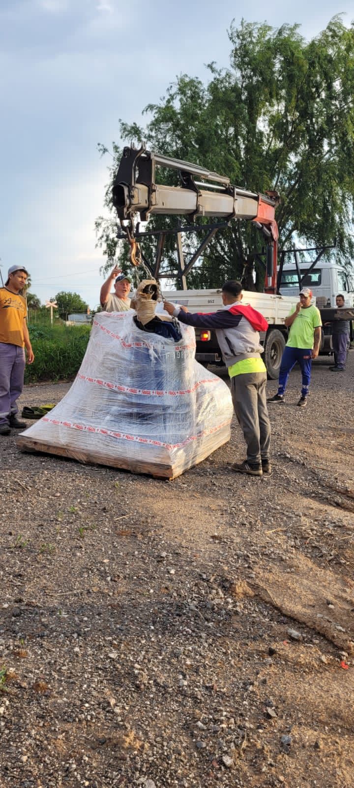 El gobierno municipal comenzó a colocar las bombas extractoras cedidas por la provincia
