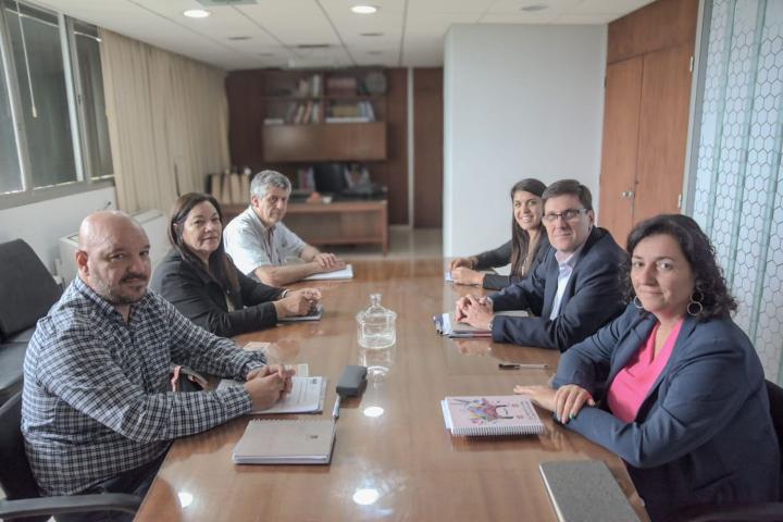 Reunión entre el gremio de docentes públicos provinciales y autoridades del Ministerio de Educación