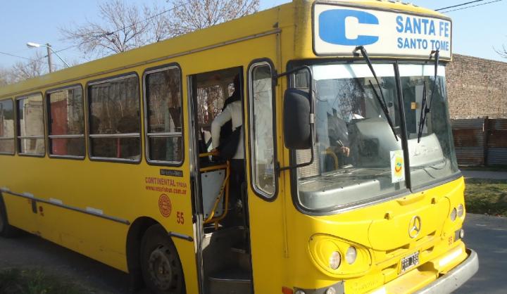 El colectivero detuvo su marcha en Centenario y Necochea