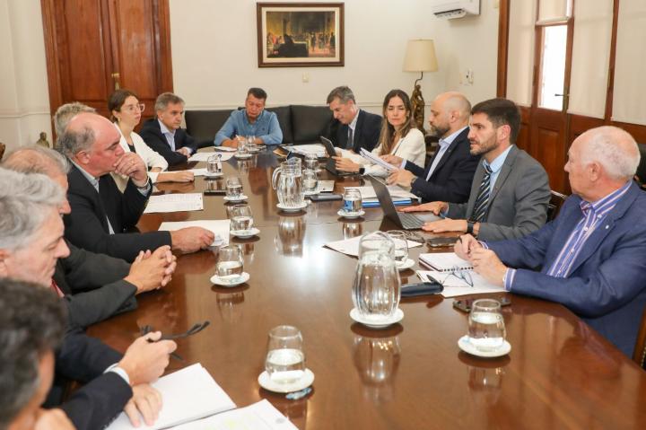 Pullaro: “Vamos a defender a la producción, a la industria, al campo y a las economías regionales”