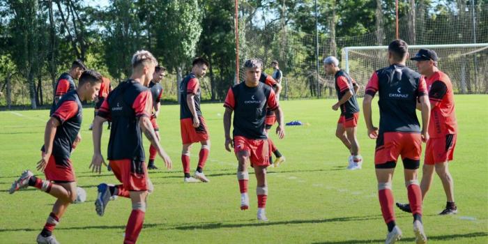 Desde las 21.10 horas, Colón jugará frente a Defensores Unidos 