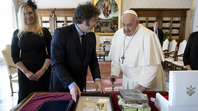 Milei se reunió una hora con Francisco en el Vaticano
