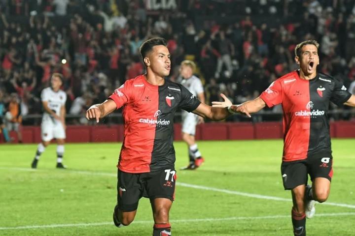 Colón goleó 4-0 a un débil Patronato 