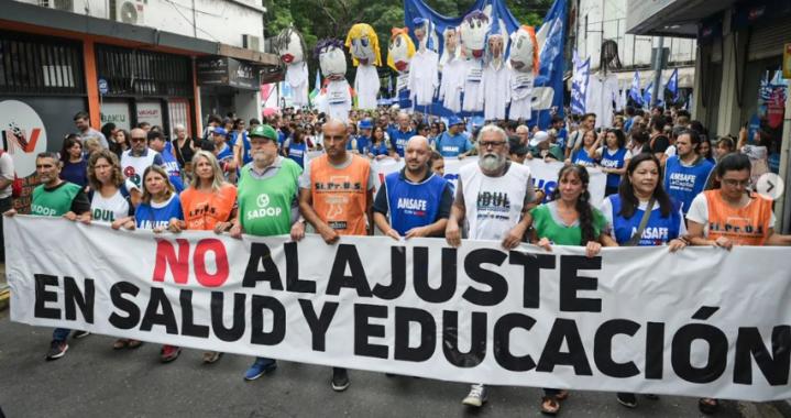 Los docentes privados marcharon junto a otros gremios de la provincia