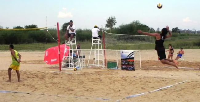 Torneo de beach voley en el balneario municipal 