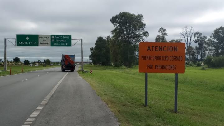 Se reforzó la cartelería que indica la restricción de acceso al Puente Carretero mientras se aguarda la llegada del Puente Bailey