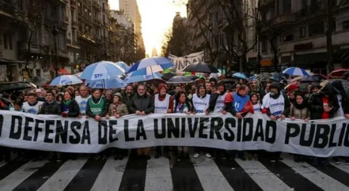 Universidades marchan hoy en todo el país contra el ajuste presupuestario de Javier Milei