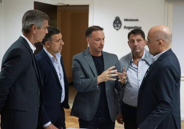 Enrico viaja nuevamente a Buenos Aires para solicitar la reparación de las rutas nacionales
