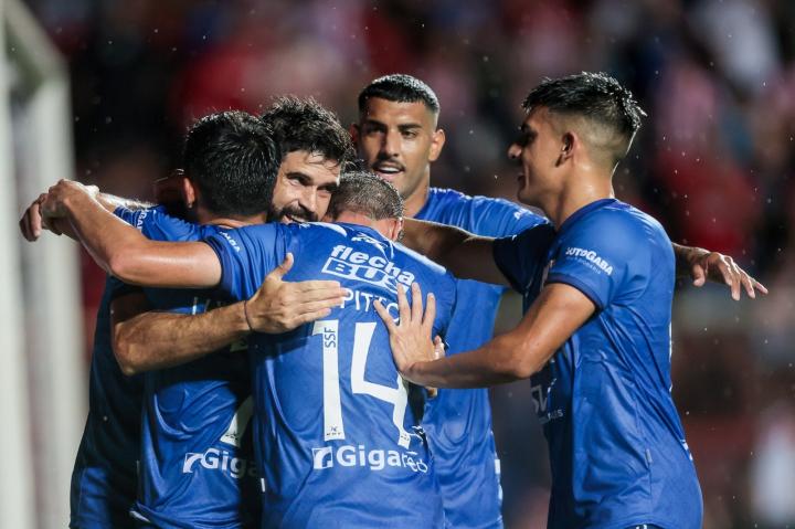 Unión buscará la victoria en Mendoza para ser puntero