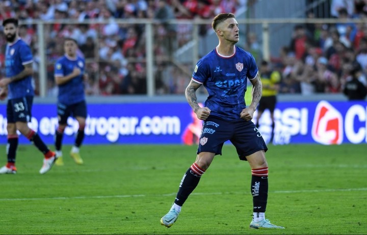 Unión se lo dio vuelta a San Lorenzo y mantiene la punta del torneo