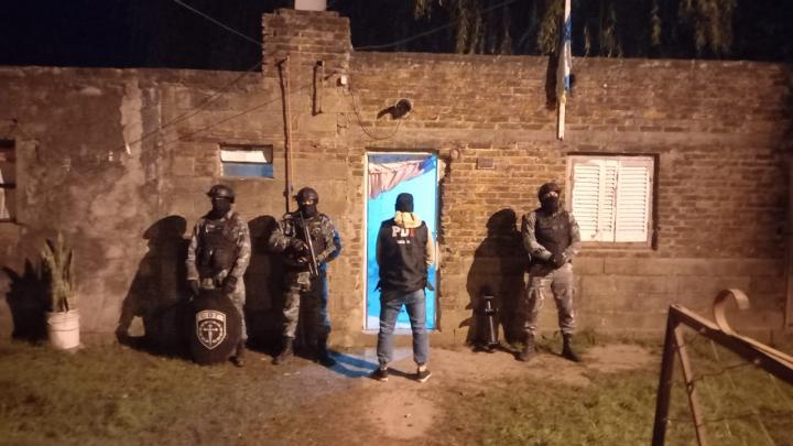 Detienen a una mujer que a punta de pistola había robado un teléfono móvil y dinero en efectivo
