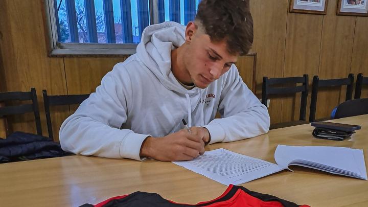 Se hizo oficial la llegada de Genaro Rossi a Colón