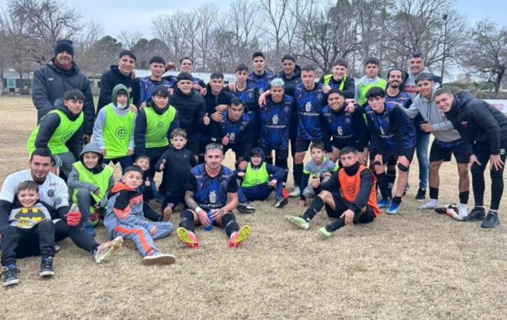 Ascenso Liguista: Academia ganó y quedó a dos del puntero