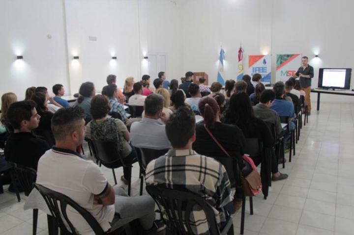 Continúan abiertas las inscripciones para los cursos cuatrimestrales del IFEE