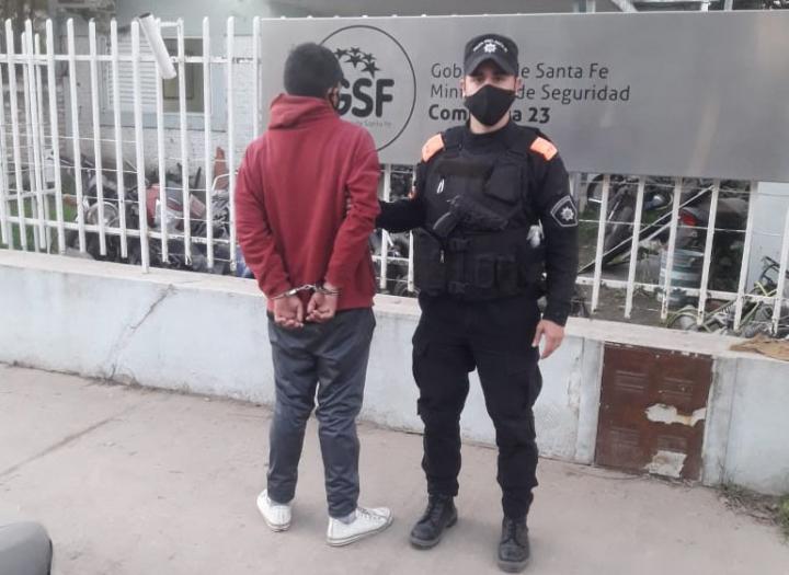 Roba un celular en un colectivo y es aprehendido