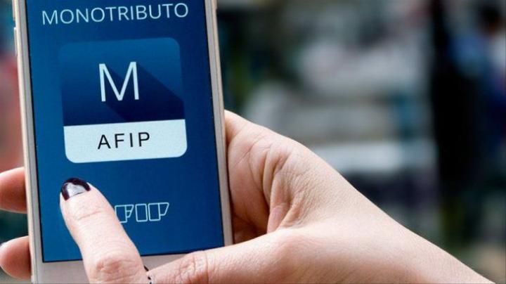 AFIP reglamentó cambios en el monotributo: nueva moratoria, escalas y cuándo recategorizarse