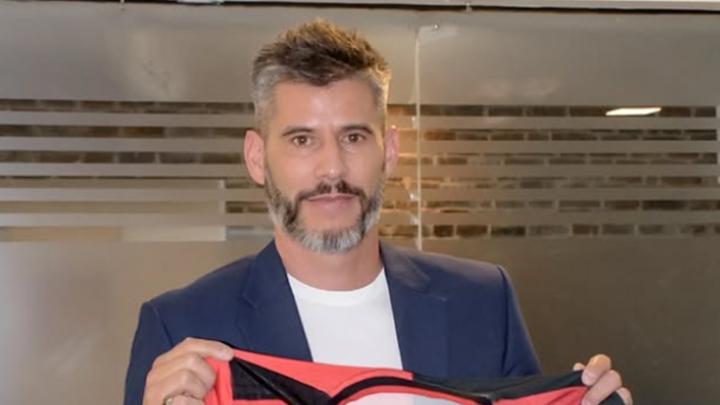 Colón presentó a su nuevo DT: Ariel 