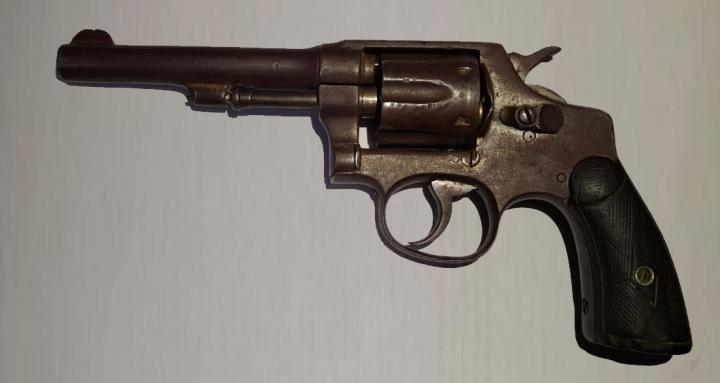 Tomás Lubary al 3.200: secuestran un revolver a un hombre de 37 años