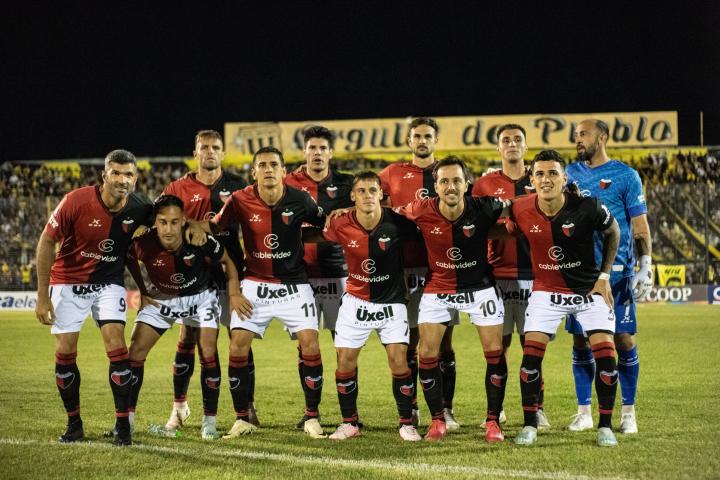Colón jugó un partido para el olvido: cayó 2 a 0 y perdió la punta de su zona