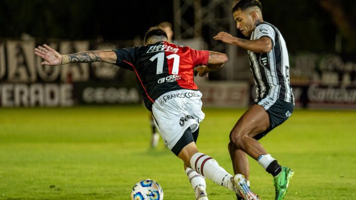 Colón sumó un punto clave para seguir prendido en su zona